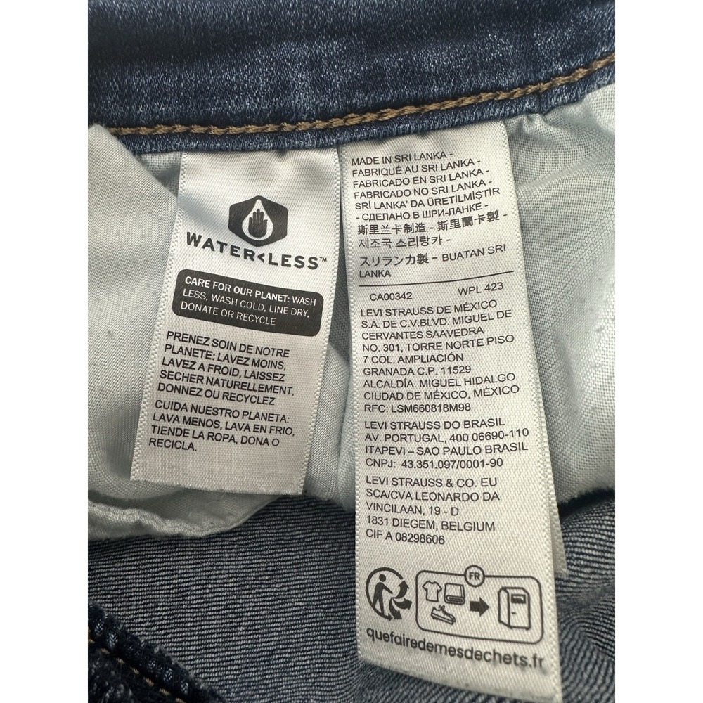 Levi's Shorts Women's Size 32 Blue Mid Rise Stretch Cuffed Mid Length Classic - Picture 3 of 7